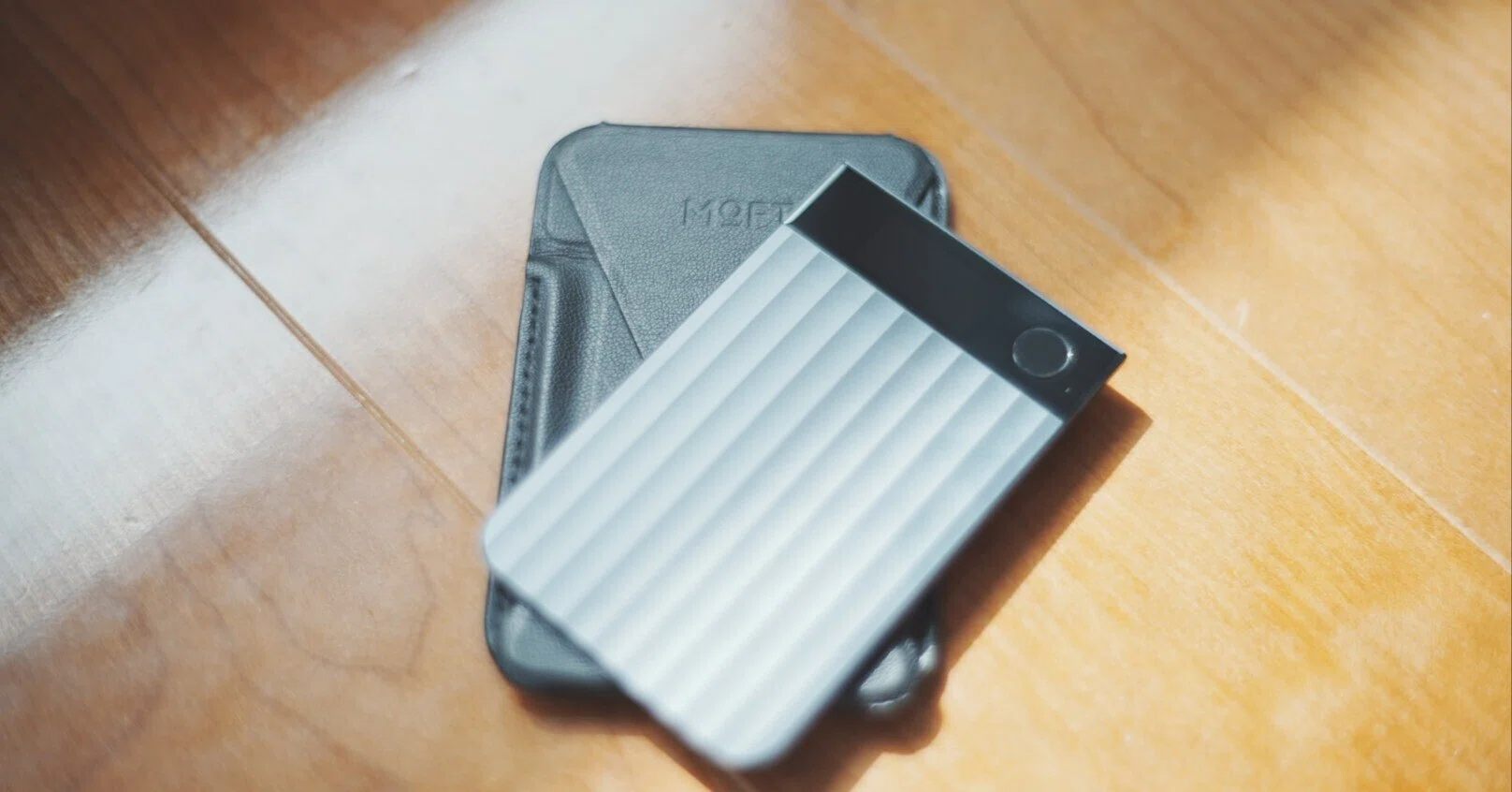 PLAUD NOTE Proとの1ヶ月、純正ケースの「あの不安」をMOFTが解決した 