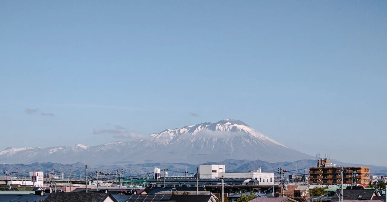 今日の岩手山4/25（土）「いつもの向こうに、岩手山。」｜カメラと散歩人
