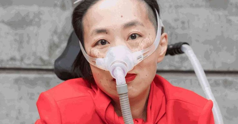 「犠牲になるべき人はだれ？」人工呼吸器を使用するアジア系アメリカ人の障がい者による、ゆたかさへの問い