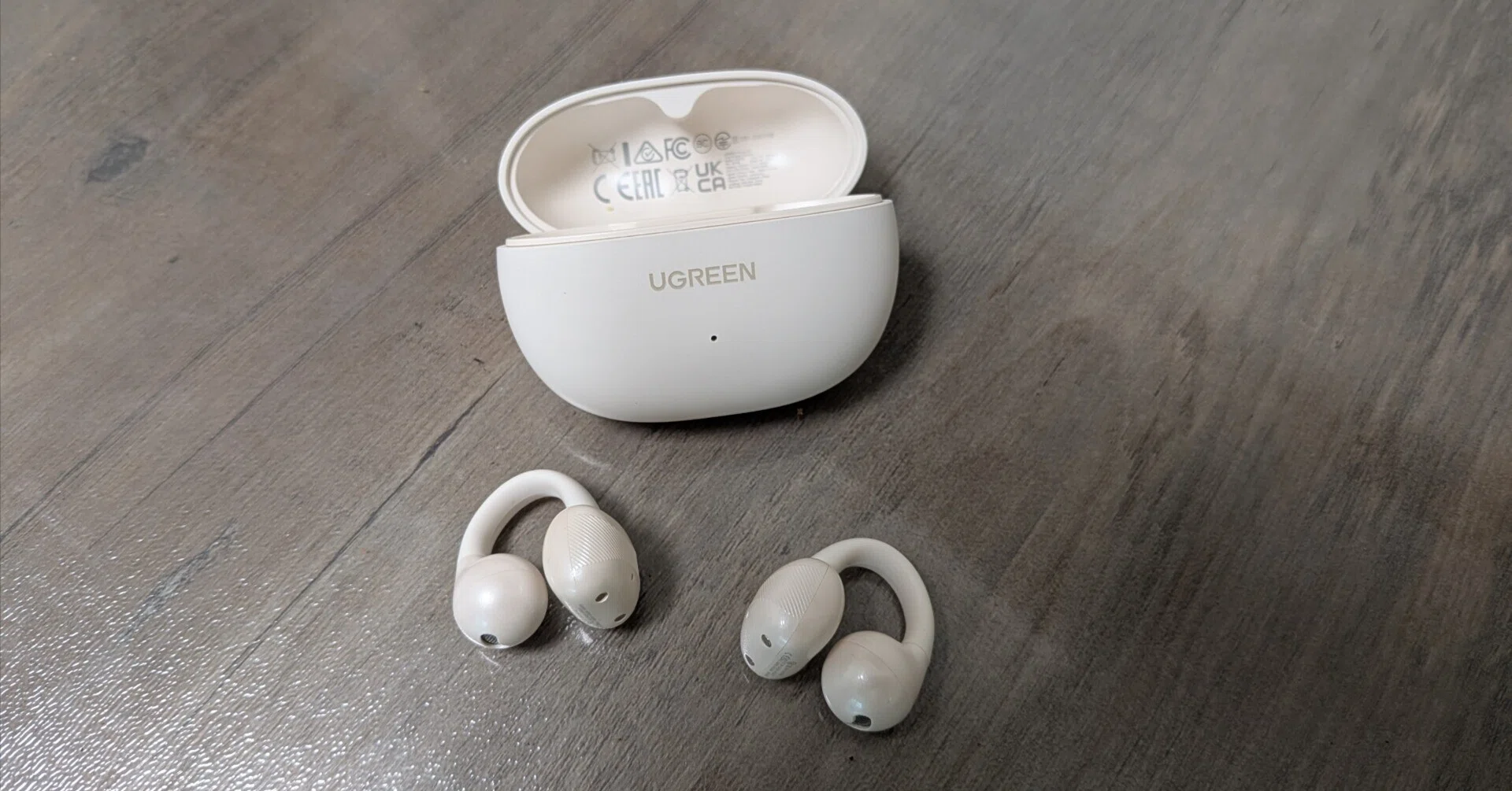 レビュー】セールで2,400円！UGREENの激安「イヤーカフ型」イヤホンが 