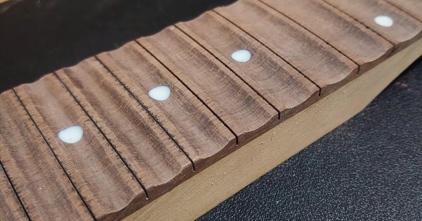 自作ギター】ジャンクネックのスキャロップ加工に悶絶した1週間｜momiji