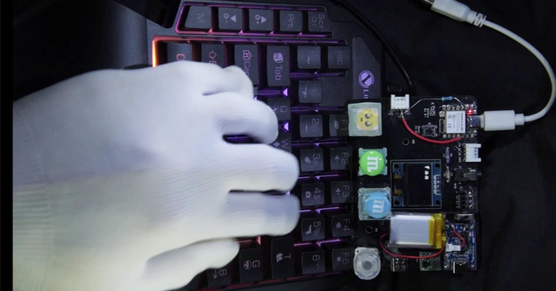 左手側キーだけでフルサイズQWERTY配列を再現 キーボード自作の試行
