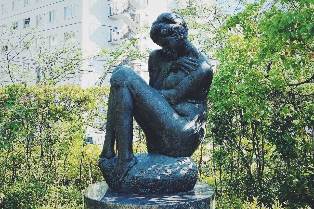 檜町公園のエミリオ・グレコの「ネレイス 海の精」の銅像 #1762｜稲垣純也