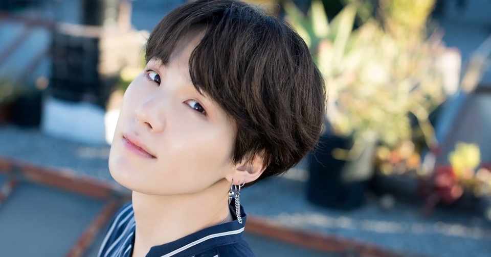 Btsのsuga Iuコラボ曲 에잇 エイト がエモすぎると話題に 音楽情報バイラルメディア Evening Note