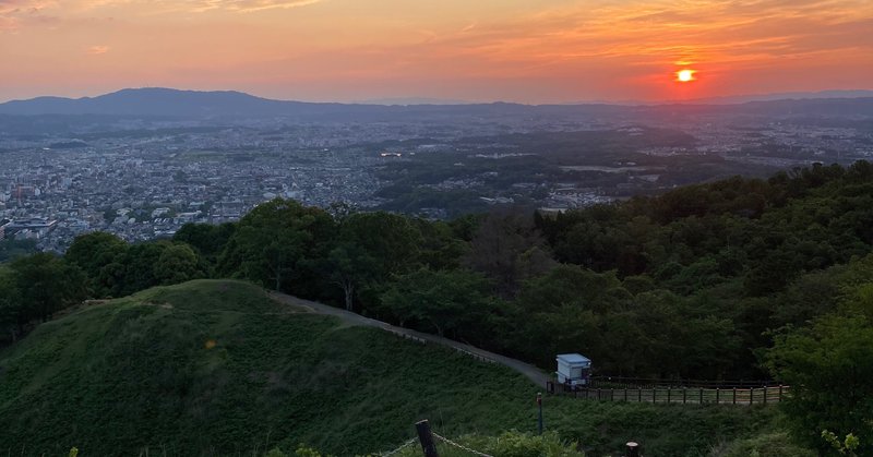奈良の若草山の夕陽