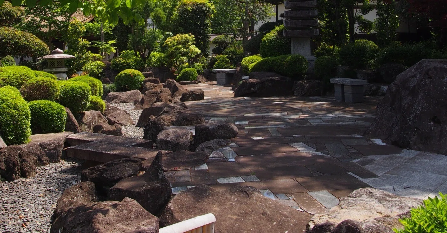 見沼田んぼの先で出会った、石と緑の楽園。宝珠山十輪院吉祥寺の庭園
