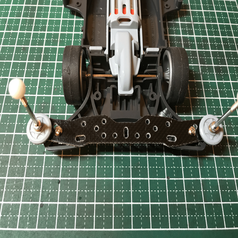 【ミニ四駆・MS用】2軸ATピボットバンパー＋段下げ3mm厚加工【シルバー】 ミニ四駆・カーボン】2軸ATピボットバンパー＋1軸リヤアンカー【VZ