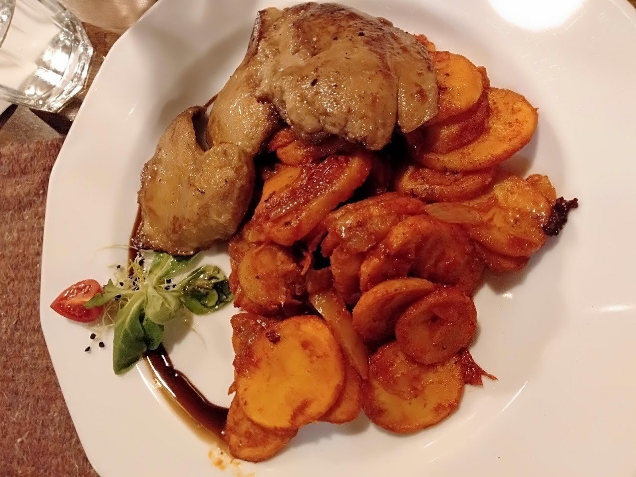 美味しいハンガリー料理 ハンガリー料理】在住者の本音おすすめ17選！グヤーシュから