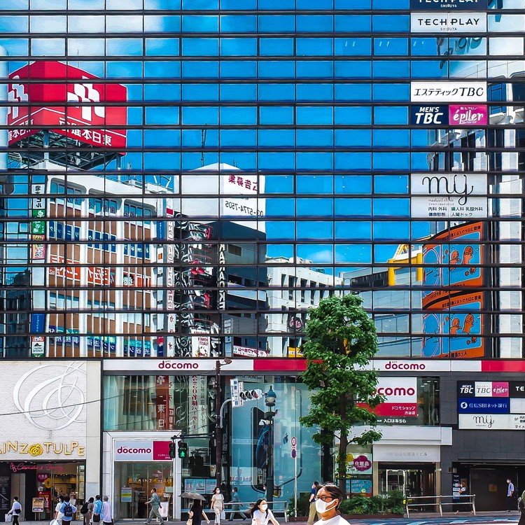 @ #Shibuya, #Tokyo.  #写真好きな人と繋がりたい　#反射　#スナップ写真　#ストリート