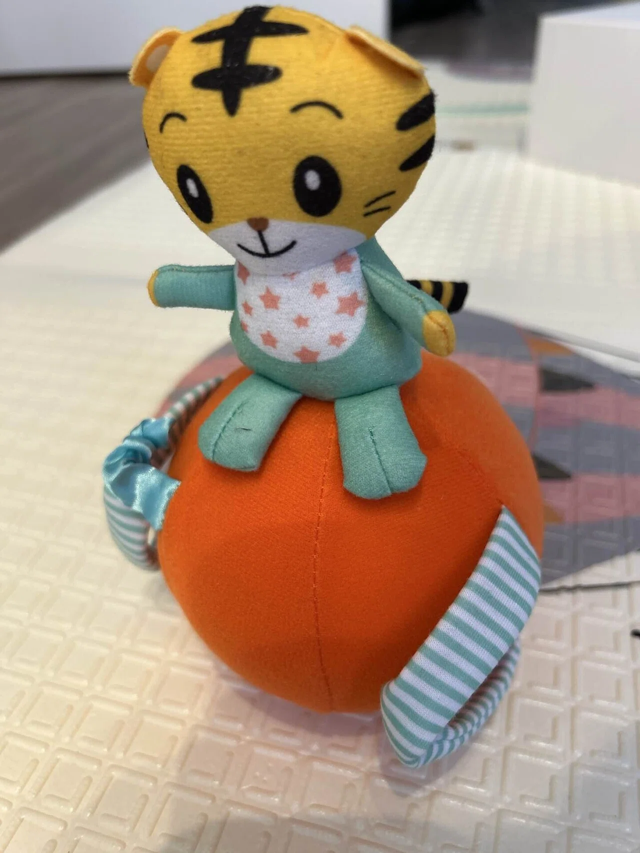 生後8ヶ月号レポ】こどもちゃれんじbaby「でるでるキューブ」に集中 