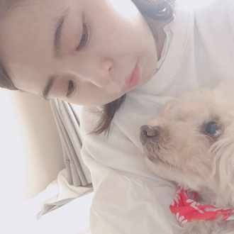 楽しいことでも楽しくないことでも 忙しい が少しだけ長く続くと いつの間にか意識が身体から離れてふわふわと遠くに行っていること に気付く 離れすぎたら身体がそれを教えてくれる けれど自分の心の在り処は Hiro M O Note