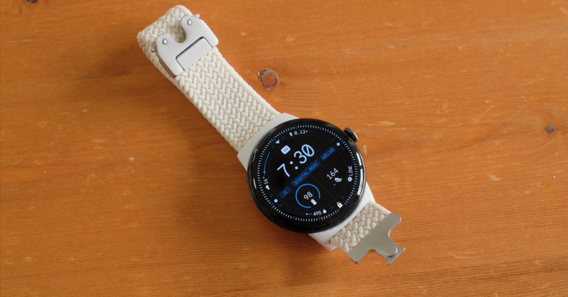 グーグルウォッチ ピクセルウォッチ 色 おすすめ Pixel Watch 4と 