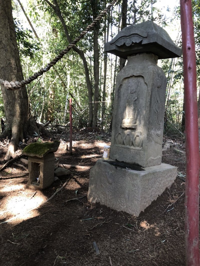 山ノ神久保島石碑全景