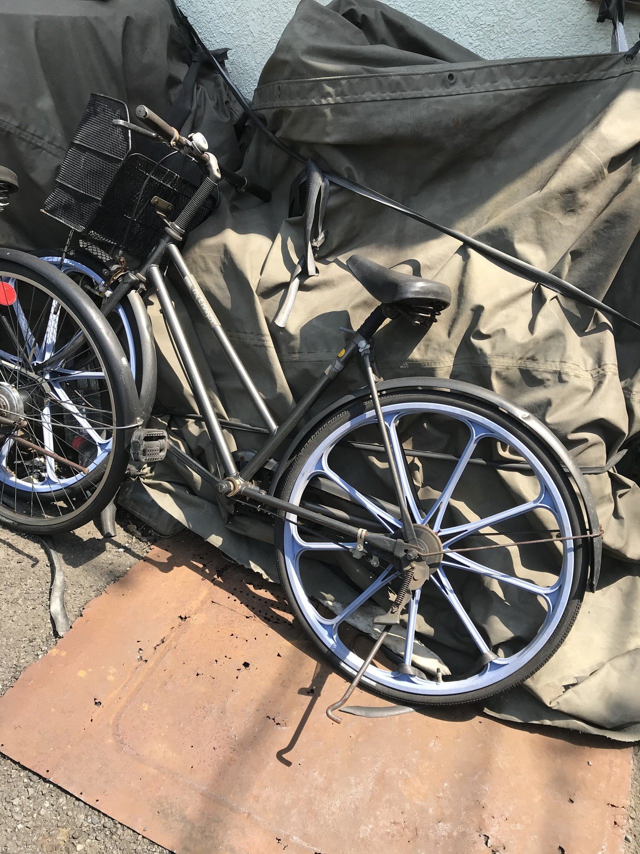 路地で見つけた遺物 百舌鳥 もず Note 路地で見つけた遺物 百舌鳥 もず Note