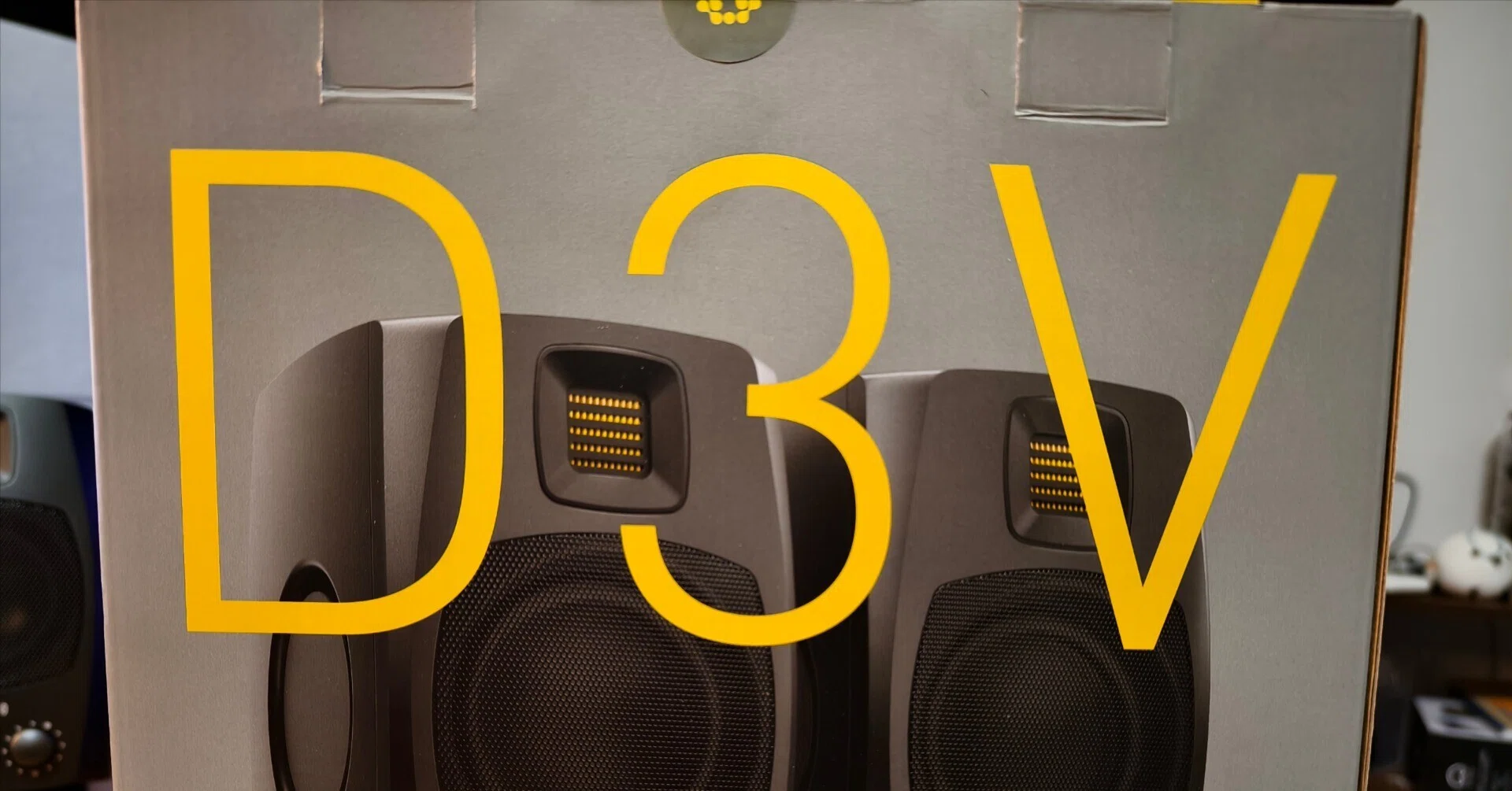 ADAM AUDIO D3V レビューとお得な買い方｜mocoブログ
