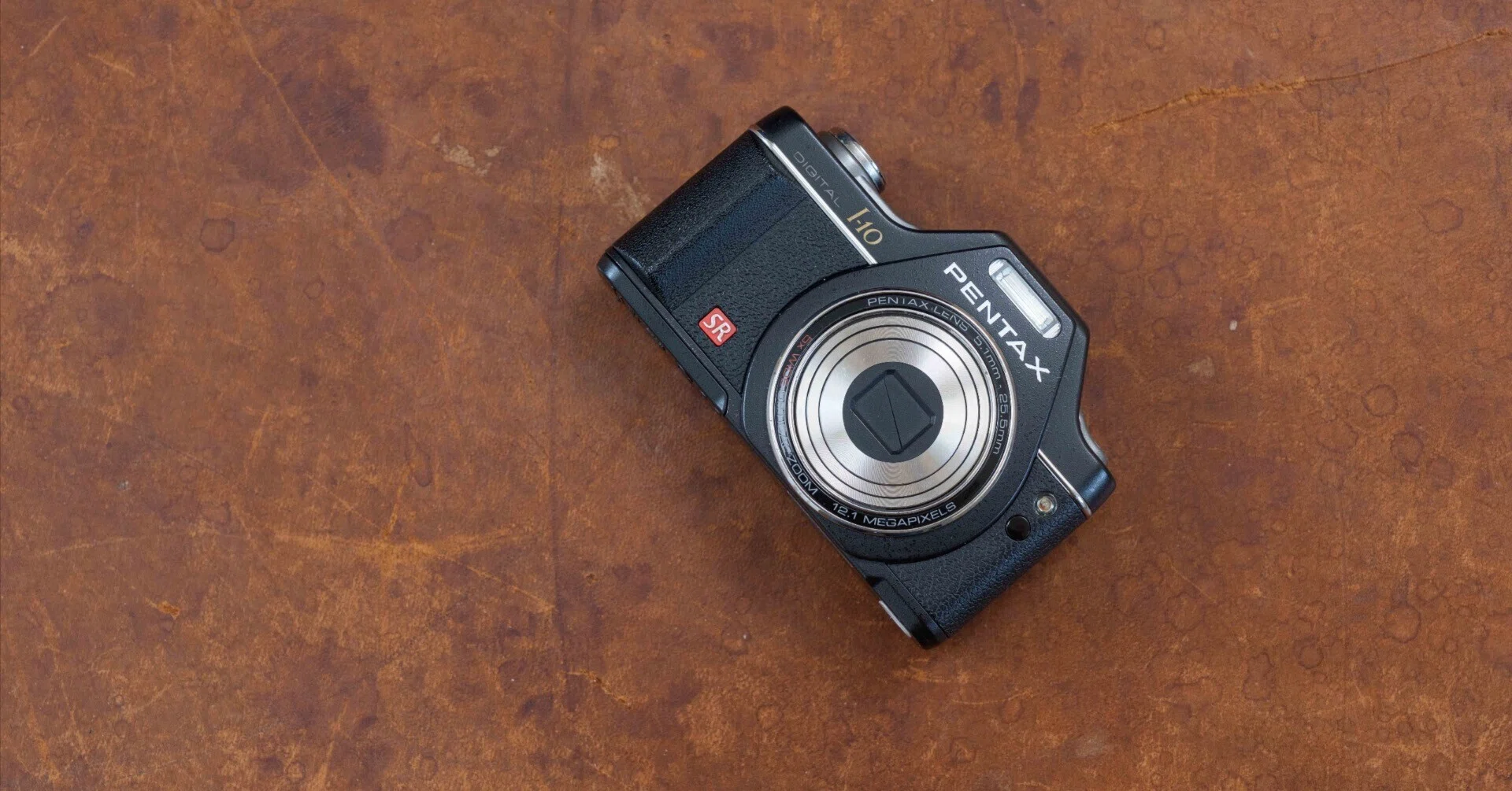 2010年の空気をポケットに、Pentax Optio I-10 iPhoneでは残らない色