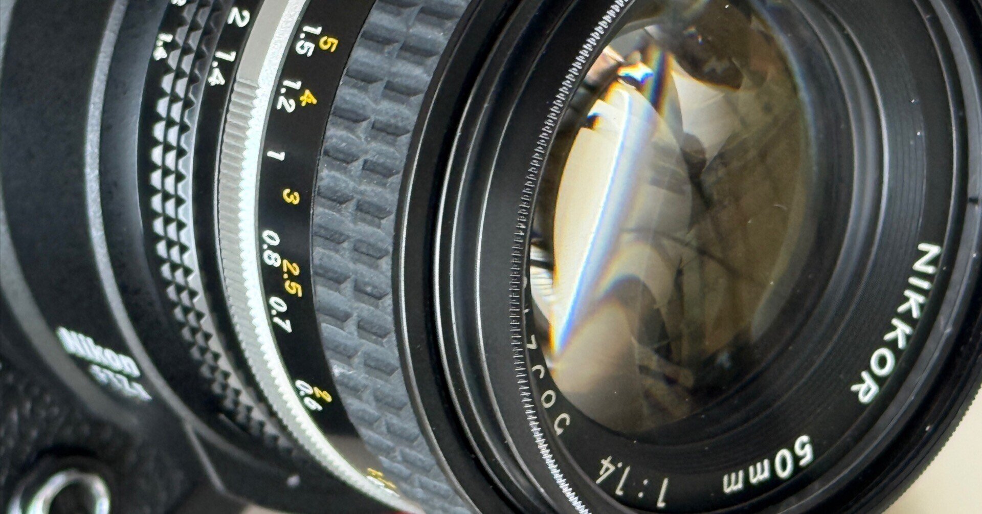 Nikon AI-S 50mm F1.4 レビューニコンの基準が宿る50mm、開放の詩情と