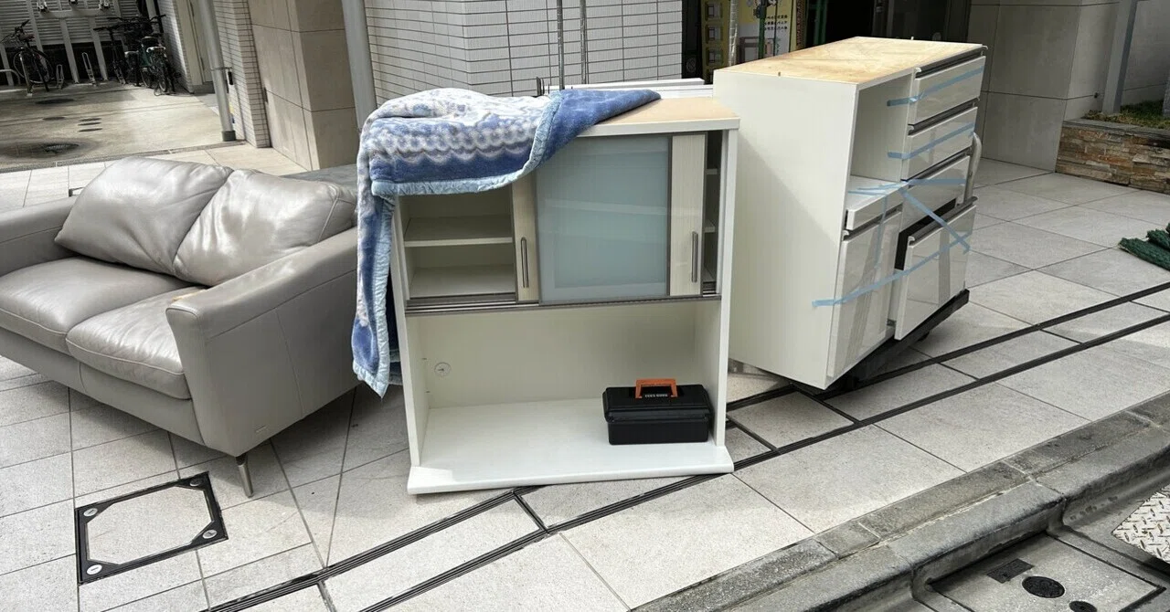 台東区上野。引き取り限定。 トリプルソファー 台東区東上野】引越し不用品を丸ごと回収！レザーソファ・食器棚・昇降