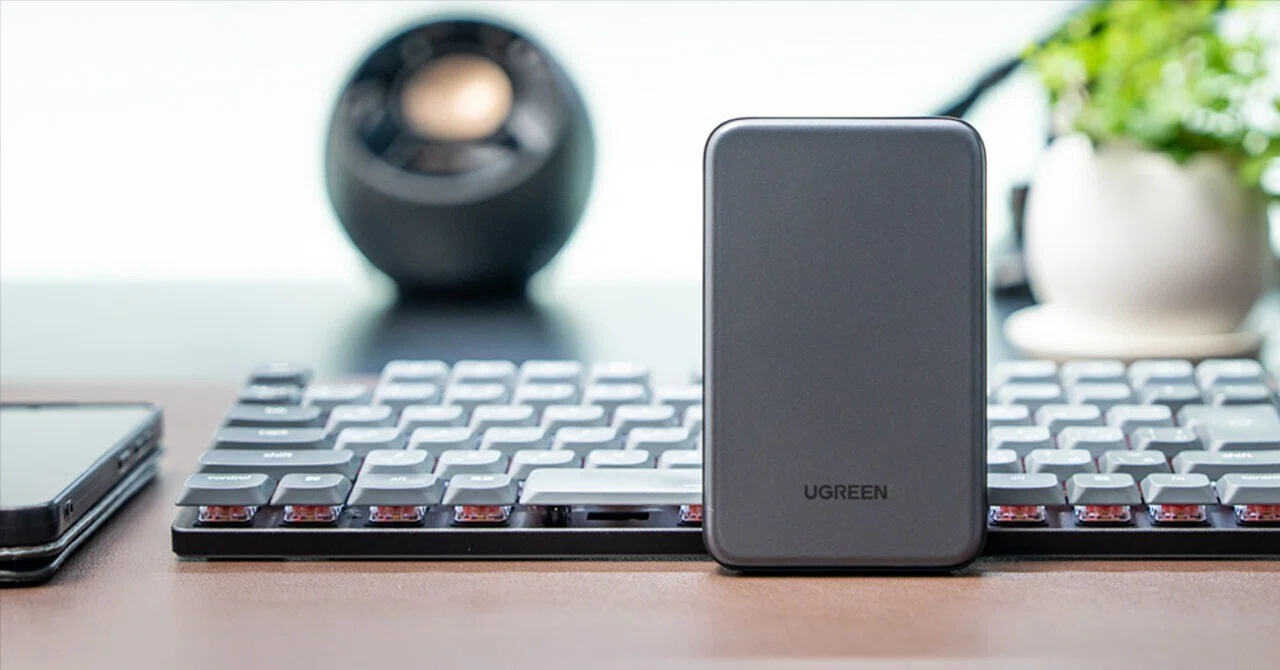 UGREEN 10000mAhモバイルバッテリー PD20W グレー PSE適合 安くて小さいUGREENのモバイルバッテリーを買ってみた。名刺サイズ