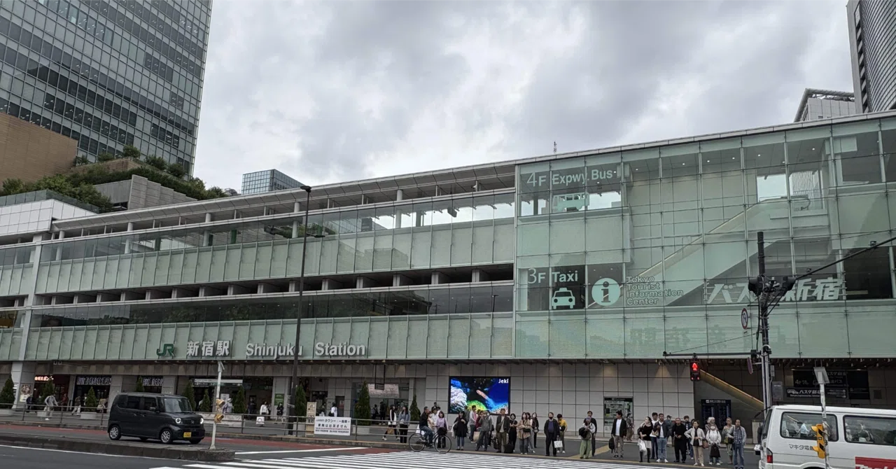 “Japan, One Small Hint at a Time” no.02 | Why are Japanese stations so ...