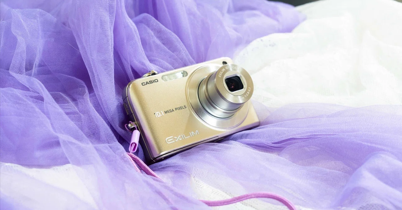 CASIO EX-Z1080｜17年前のCCDが教えてくれる、ノーファインダーで撮る