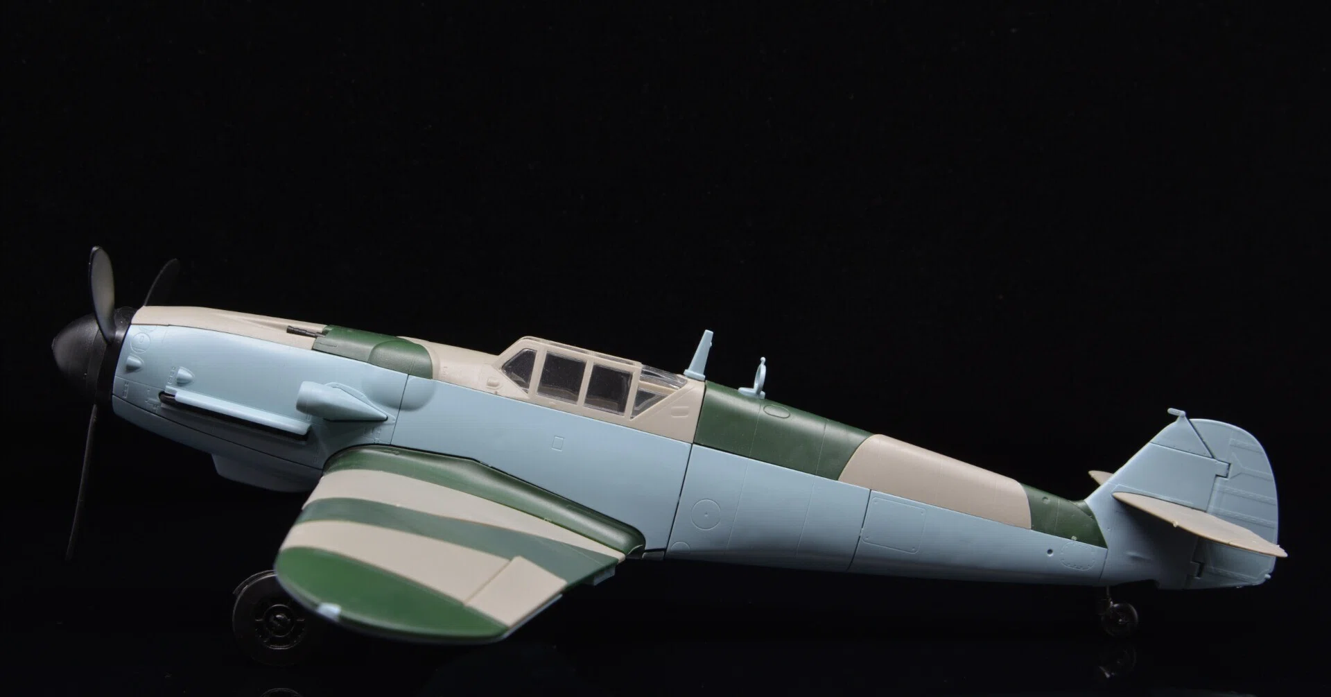 He100推しの息子も納得！ 小6が2時間で組める、1/32飛行機のクオリティ