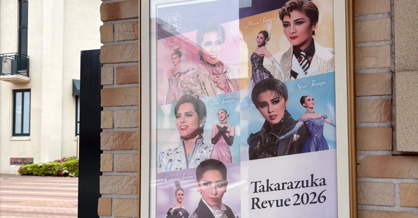 Unable to wait, I went to the Takarazuka Grand Theater for a