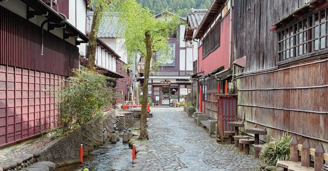 岐阜ひとり旅②】水が流れる城下町、郡上八幡を歩く｜みはらや旅館に