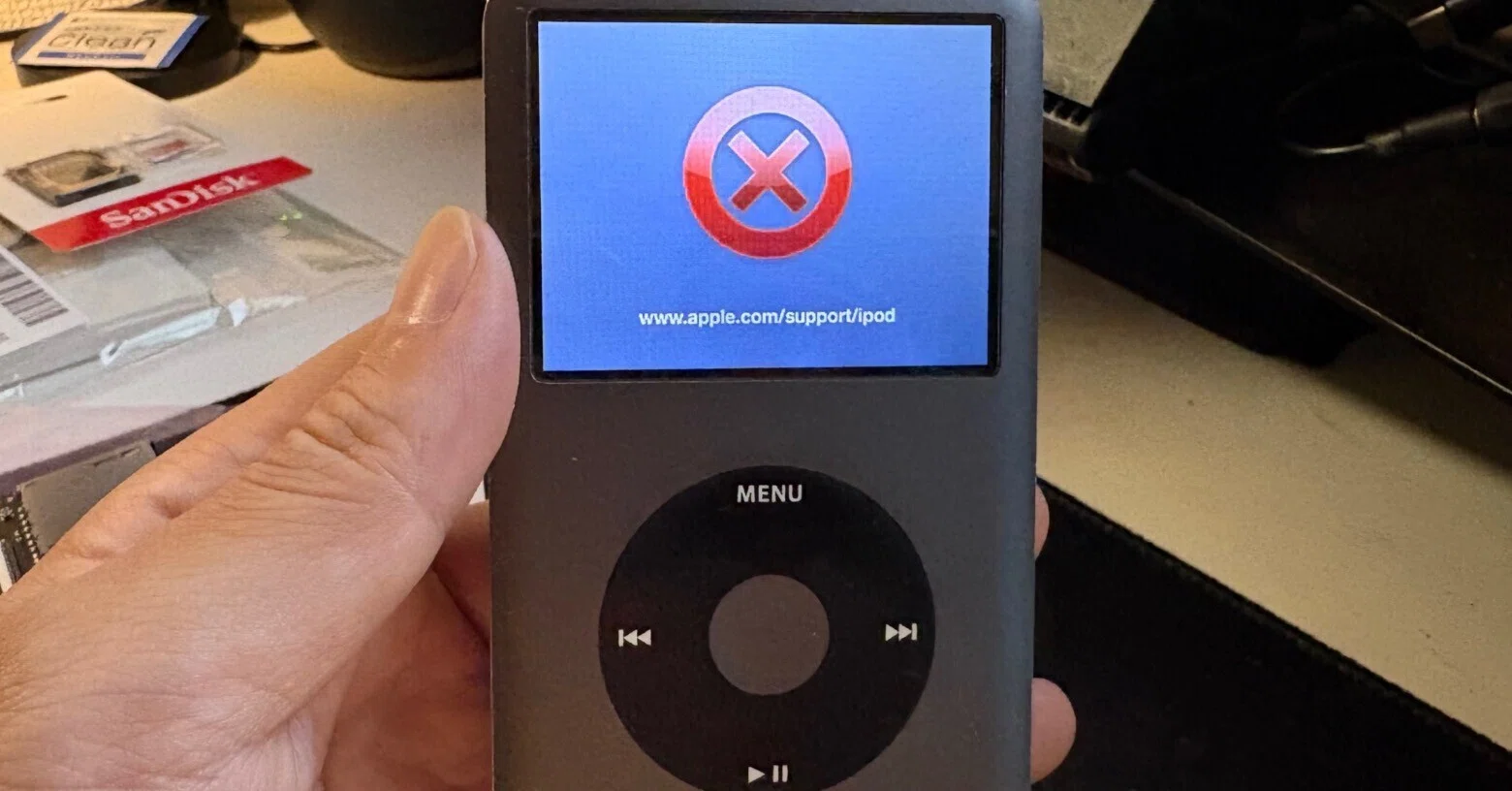 動かなくなっていたiPod ClassicをHDDからSSD化に換装したら、息を