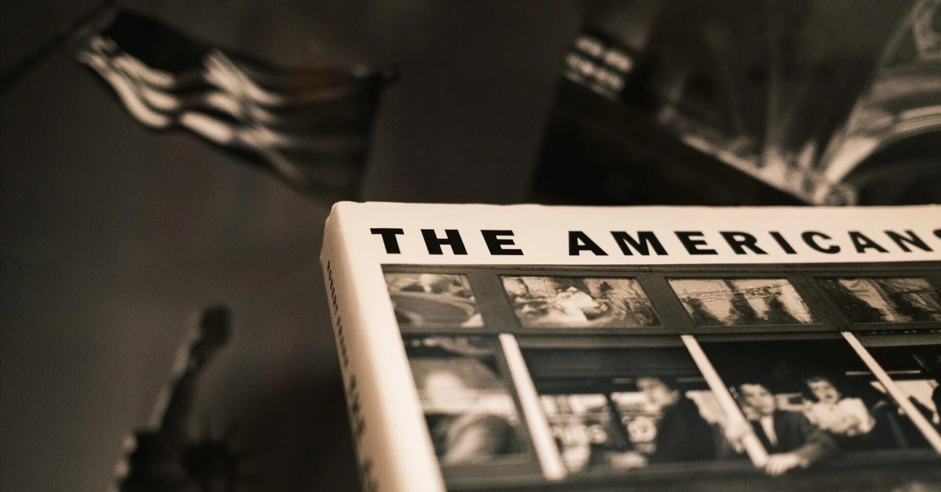 ロバート・フランク「Looking In: The Americans」 帯付き Amazon | Looking in: Robert Frank's The Americans | Frank, Robert