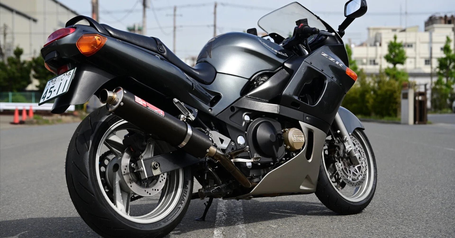SSっぽいトンガったバイクになんか乗ってたまるか」もしくは「乗れっ