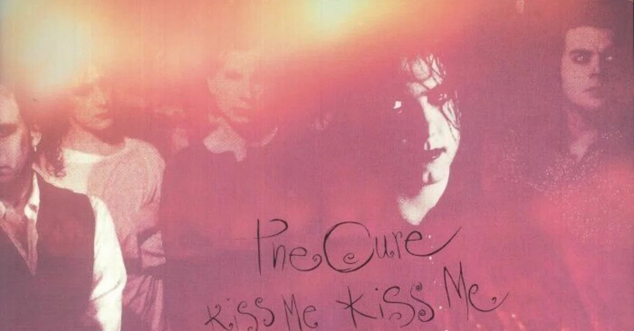 ザ・キュアー『Kiss Me Kiss Me Kiss Me』──まだ「初恋」の声で囁い