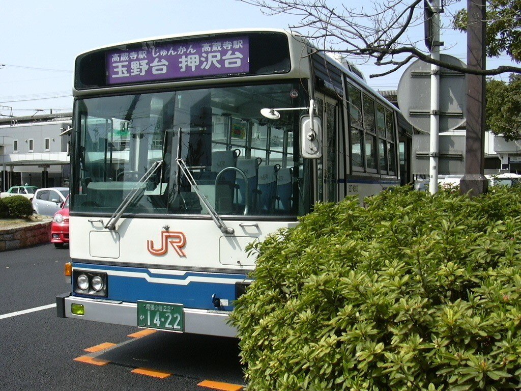 ちょっと前の街並みを走る 少し古いバスの風景 からんだ の中の人 Note