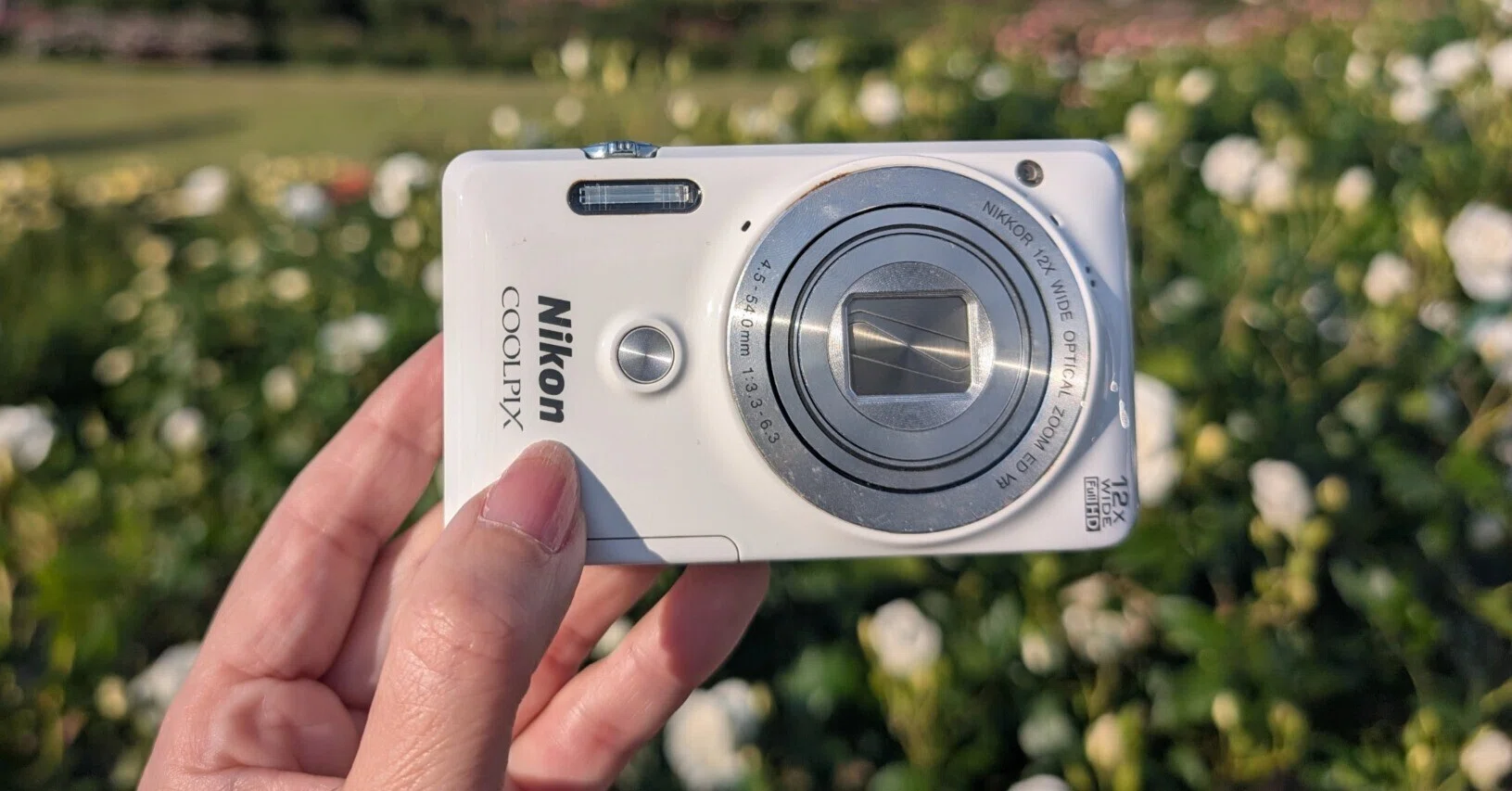 Nikon COOLPIX S6900 ホワイト デジタルカメラ　コンデジ ニコン、自分撮り機能を強化した「COOLPIX S6900」を10/16発売 - 価格.com