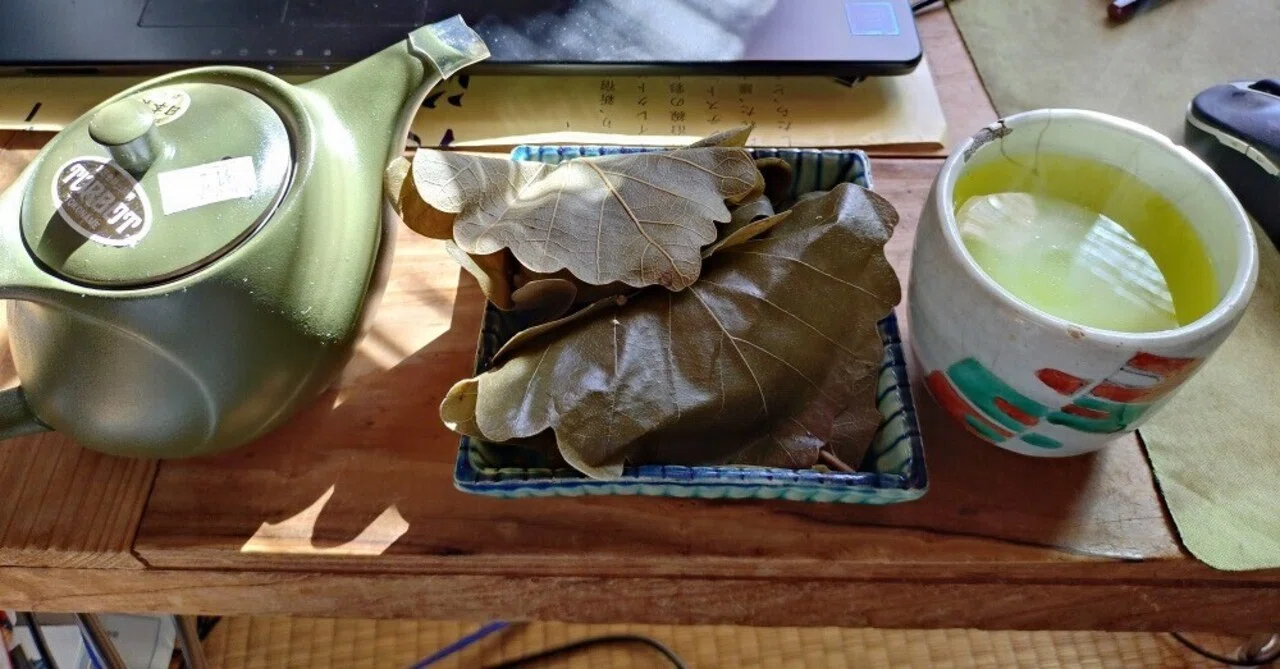 ヒロイン頑張れ！（柏餅を食べ乍ら）｜くつろぎぶた