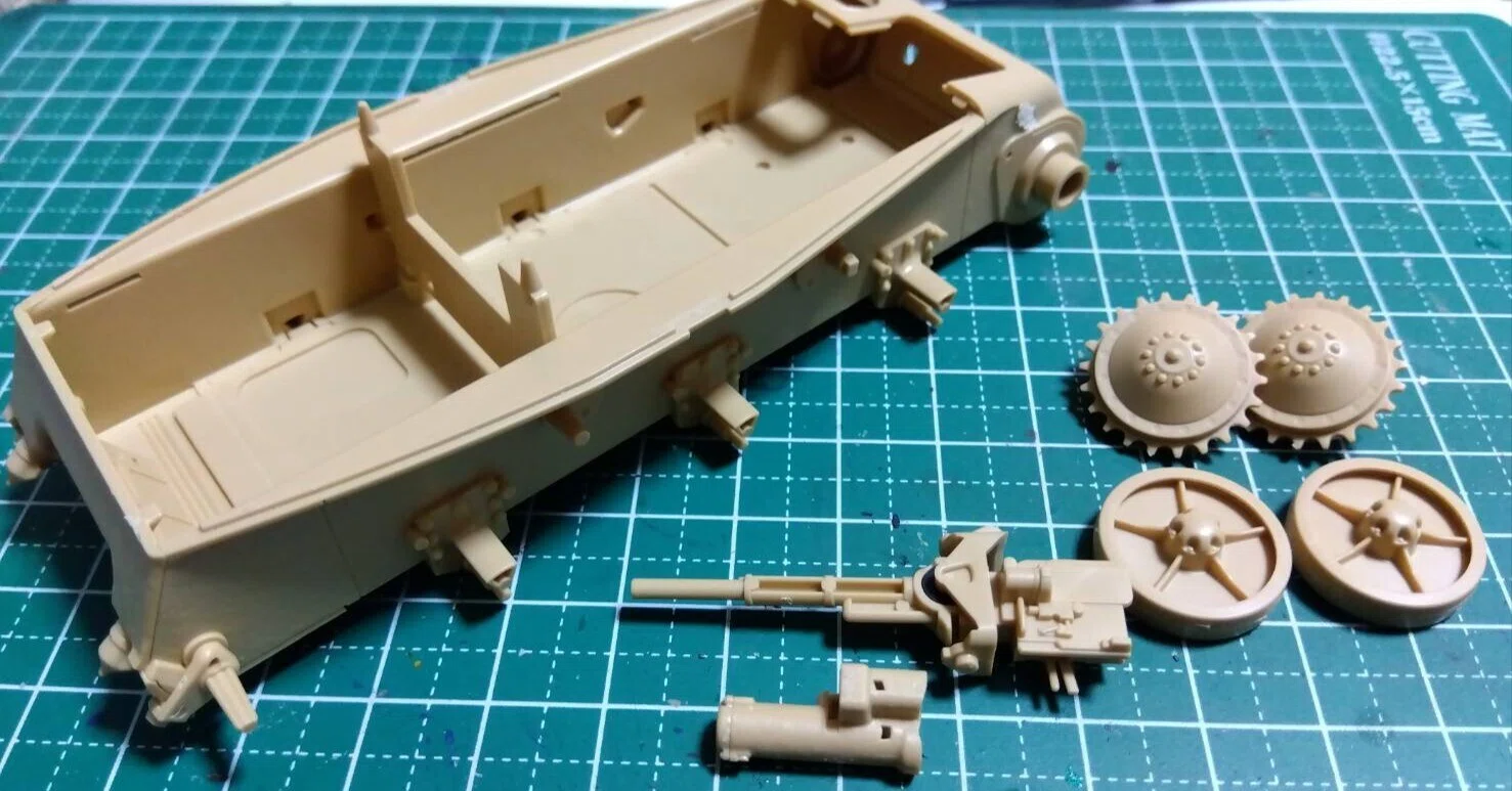 フランス軽戦車H39（タミヤ1/35 ）#2～製作開始｜はりす