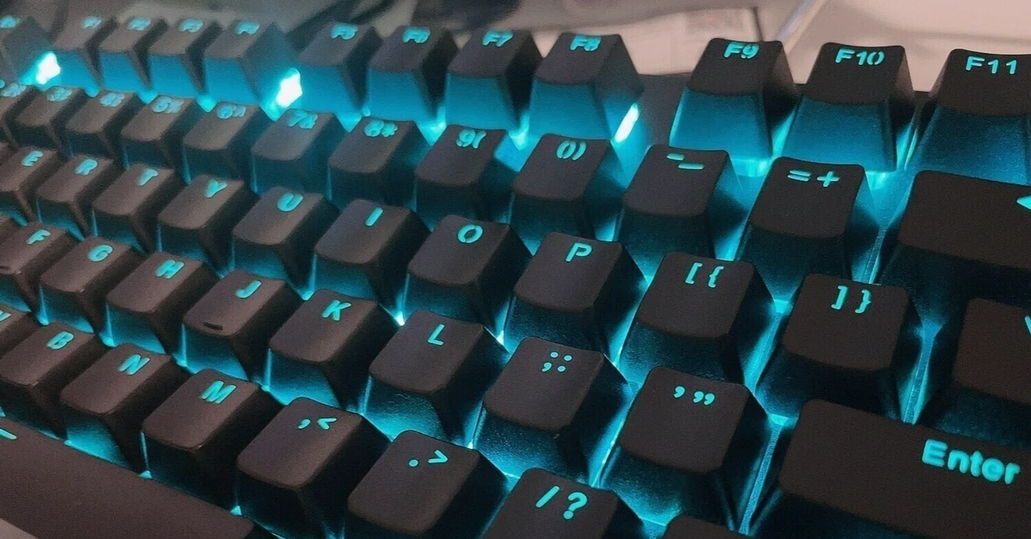 REALFORCE RC1 アイボリー 30gを買いました。軽い打鍵感は良いけれど