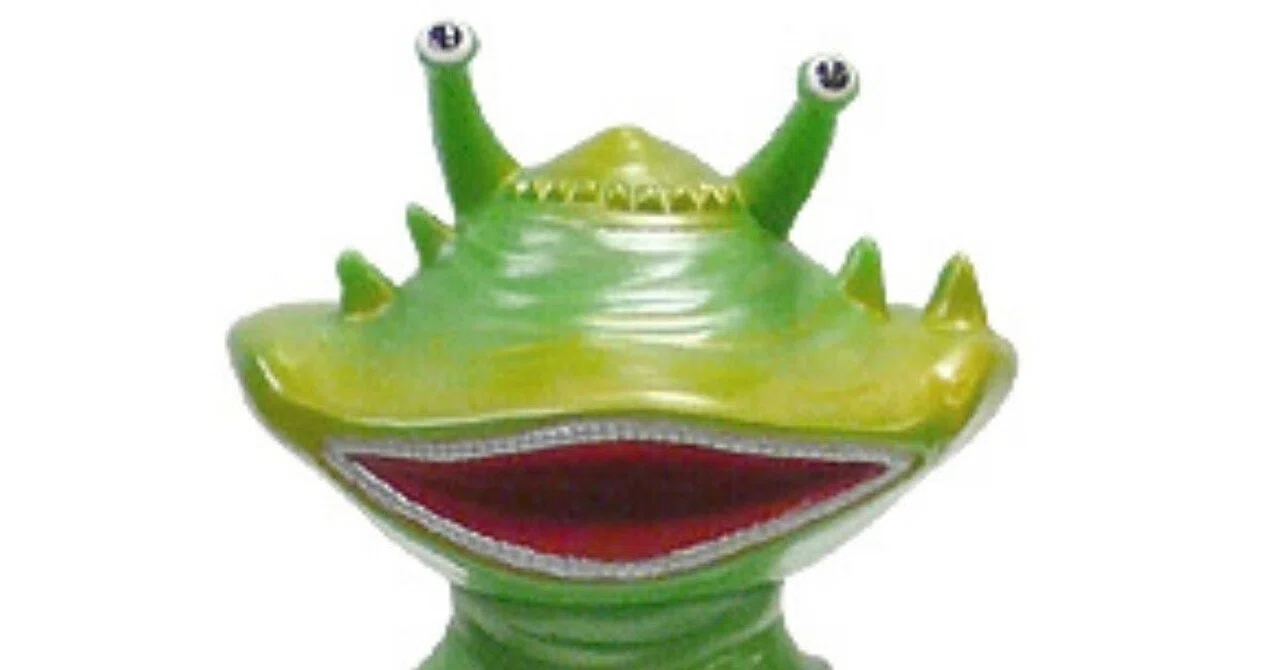 M1号 カネゴン 怪獣酒場 前掛け M1号製 店頭用 Gカネゴン 到着｜ゆる