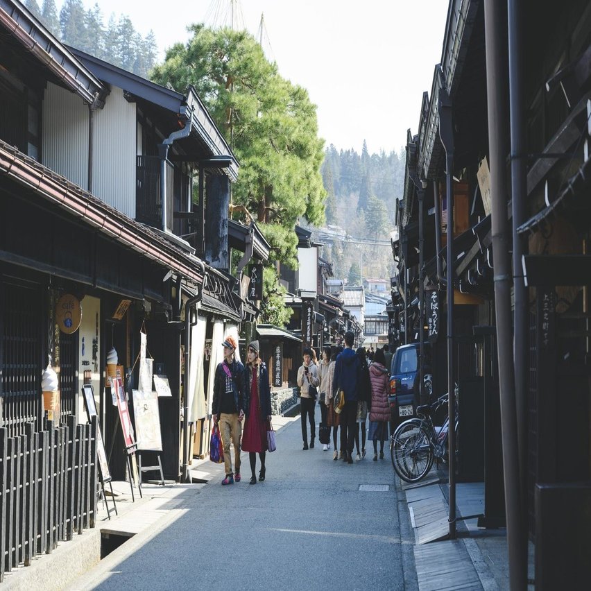 ひと月で流通額は1億円。人口10万人の町で「地域限定」の電子マネーが築く、“損得”を超えた経済のあり方｜IDENTITY