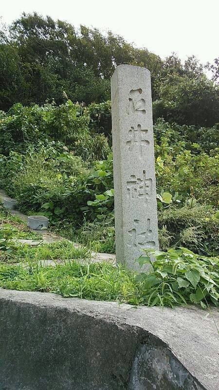 ここは、新潟県三島郡出雲崎住吉町 にある石井神社。
長い階段を上がって行きます。