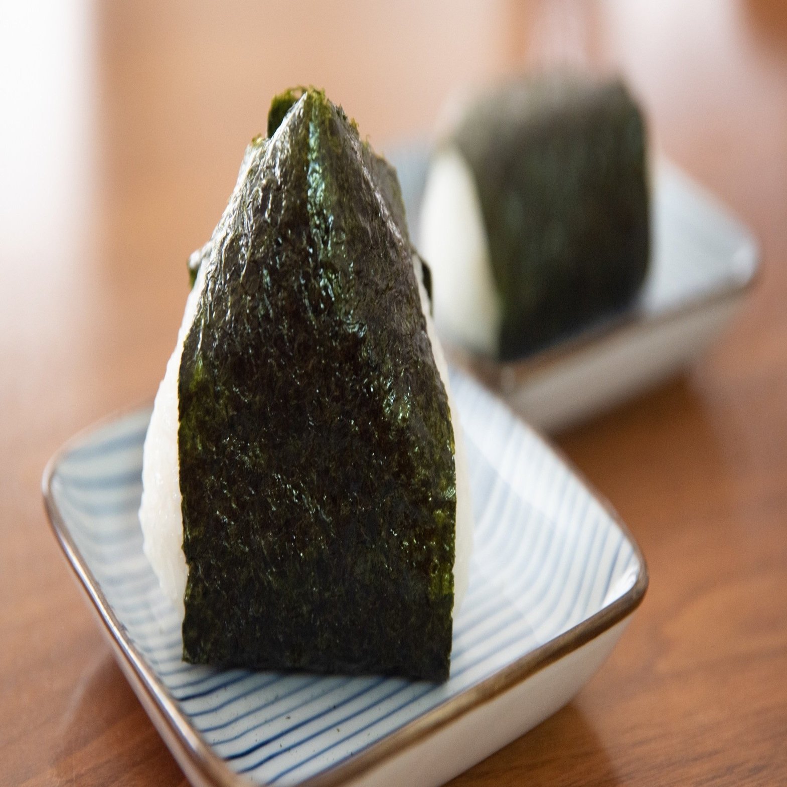 あなたのおにぎりは、丸ですか、三角ですか｜岸田ひろ実