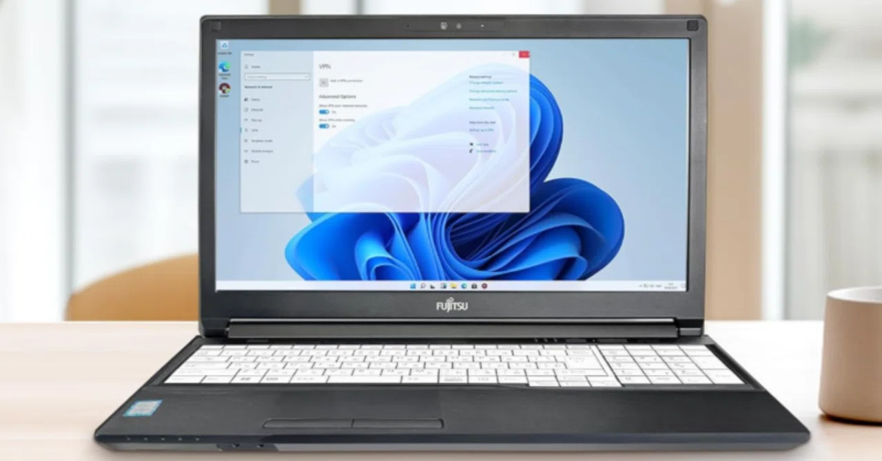 富士通 LIFEBOOK A579、Core i5-8265U搭載の15.6型 中古ノートの