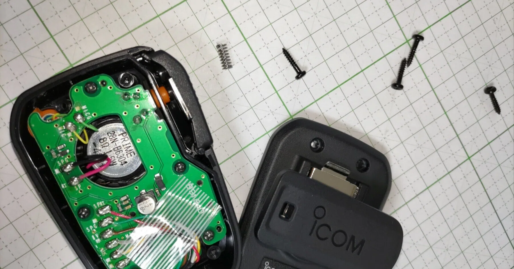 た*く様 ICOM IC−705　おまけ付き ICOMのIC-705付属のマイクで送信してたら指が疲れたのでバネを取った