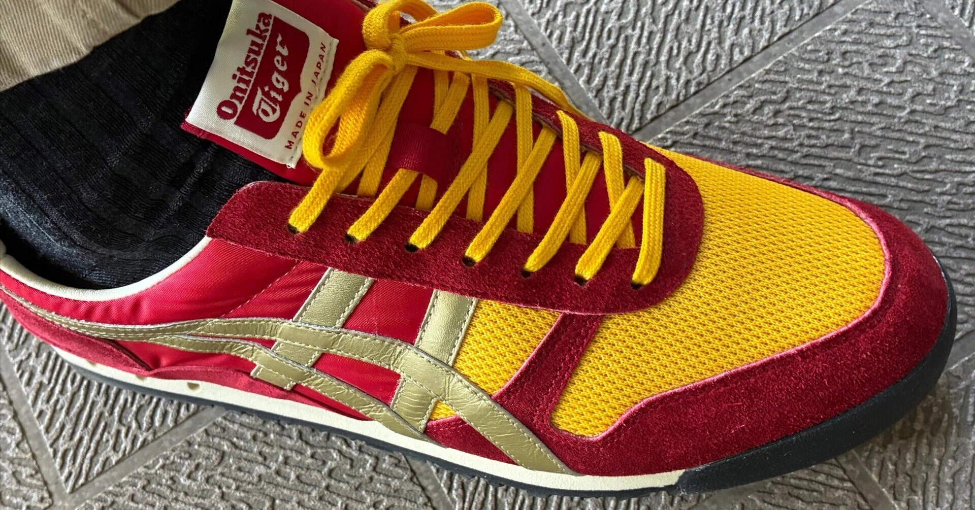 オリジナル赤と黄色 atmosから「adidas ZX 8000」の新作モデルが5⽉15⽇(⼟)登場！ ｜ FLY