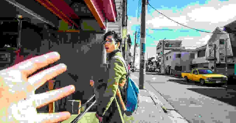 変人とは 自身の興味を感づき それに従い 時間と熱量を注ぐもっともマトマな人間 である 新造真人 現代美術家 Cola Designer Note