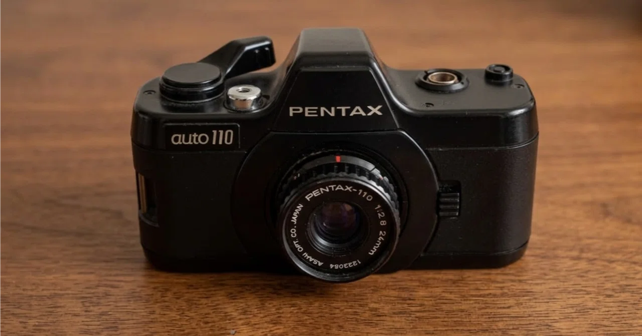 狂気さえ感じるフイルムカメラ、ペンタックスAuto110｜みゆき @d-fractal