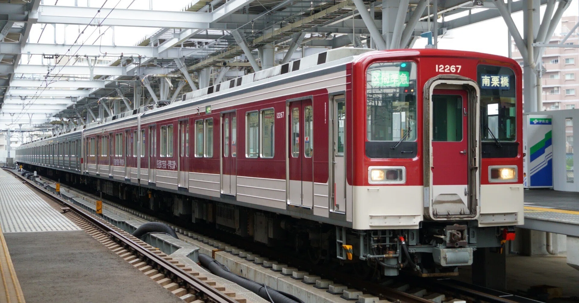 東武の電車が近鉄カラーに スカイツリーのお膝元で撮る｜サロ201