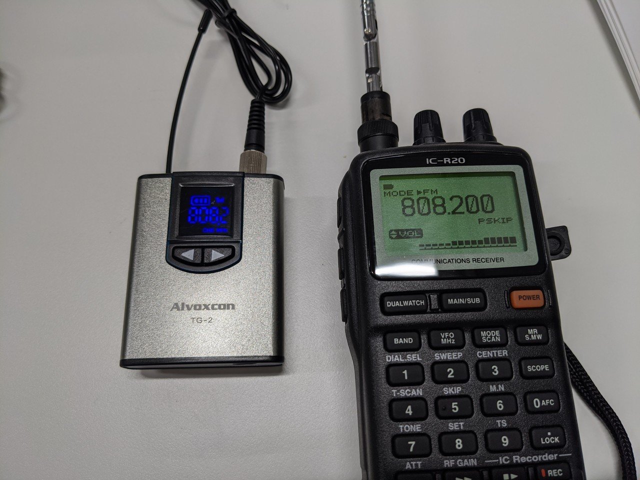 145mhzのFM機で周波数は全域で入感します マイクなどモセットバイル