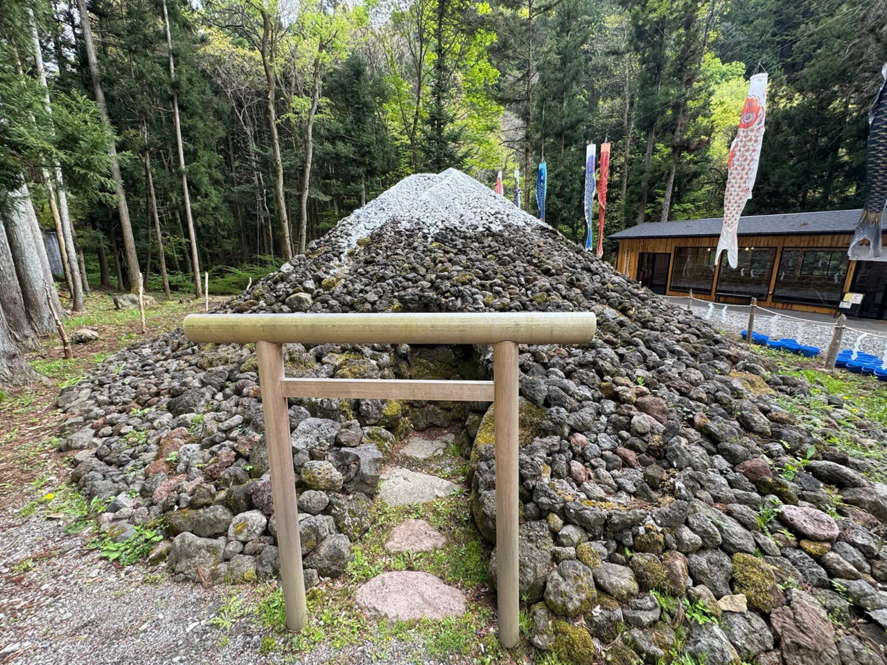 山梨•富士吉田市】富士山のエネルギーを凝縮？不二阿祖山太神宮で