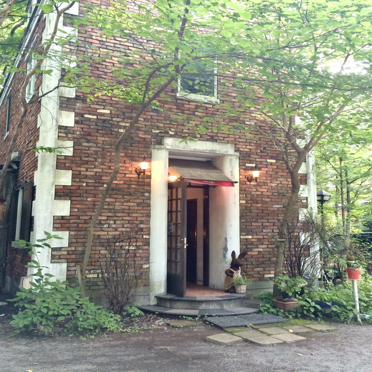 軽井沢の森で優雅なひととき カフェ ラフィーネ Himeka Note